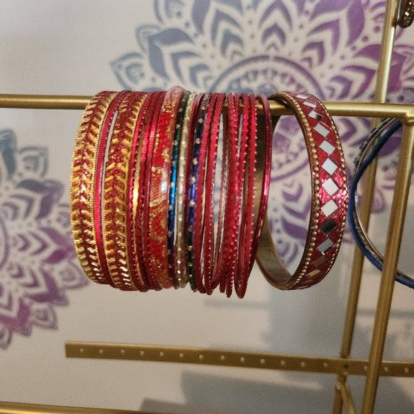 Assorted red bangles - Picture 3 of 3